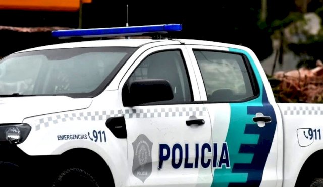 Una mujer roció con nafta y prendió fuego a un policía